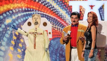 Asta n-ai mai vazut pana acum. Casatorie in direct la 