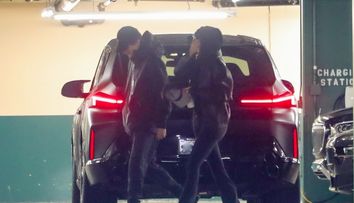 Și-au dat întâlnire la hotel și au crezut că nu-i vede nimeni! Cuplul momentului nu poate scăpa de paparazzi