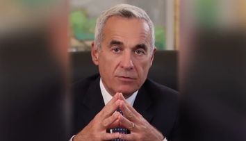 Călin Georgescu susține că nașterea prin cezariană este „o tragedie”. Declarațiile controversate ale candidatului la președinție
