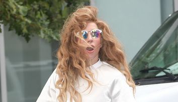 Lady Gaga, la plimbare prin New York imbracata cu pantaloni transparenti. FOTO
