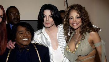 Seamănă izbitor cu fratele Michael. Cum au transformat-o operațiile estetice pe La Toya Jackson