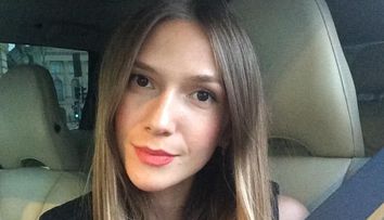 Adela Popescu, un nou single alaturi de DJ Project. Fanii au observat cu totul altceva in cele mai recente imagini