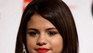 Selena Gomez amenintata cu moartea de fanii lui Justin Bieber! FOTO