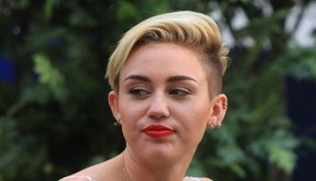 Miley Cyrus si-a schimbat din nou look-ul. Cum arata cantareata cu noua tunsoare