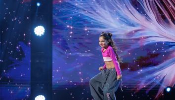 Românii au talent, 18 aprilie 2025. Mara Cîmpean, eleva de 9 ani care a rupt scena cu dansul ei afro plin de energie. Bobonete: „Nu ne-am așteptat la așa ceva”