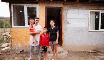 Visuri la cheie, 23 octombrie 2024. Povestea familiei Dragomir. Coman și Georgică au rămas orfani, după ce mama a murit de cancer, iar tatăl și-a pierdut viața în incendiul care le-a mistuit casa a doua oară: „Tatăl meu era în pragul ușii, cu o folie de culoare galbenă pusă pe el”