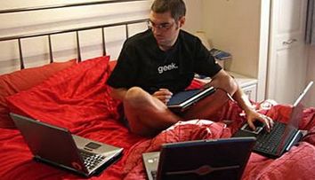 11 semne ca esti dependent de computer! FOTO