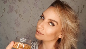 VIDEO Adina Halas pregătește o rețetă de cremă pentru tălpi