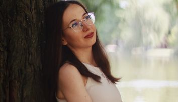 Toată lumea îl urăște pe Alex Stamate, dar puțini știu cine e Laura Bălan, artista din spatele fenomenului de pe TikTok: 