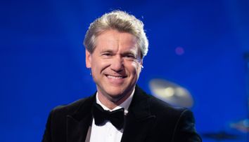 Florin Răducioiu își face planuri pentru nuntă. La 53 de ani, fostul fotbalist s-a  îndrăgostit de o femeie cu 10 ani mai tânără decât el