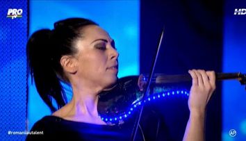 S-a remarcat nu doar prin frumusete, ci si prin talent. Cum a reusit tanara cu vioara sa ridice sala in picioare