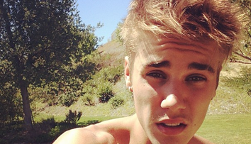 Justin Bieber si-a facut muschi in Photoshop? Fotografia care i-a amuzat pe fanii cantaretului