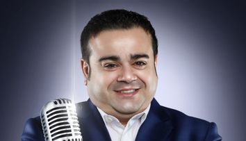 Adrian Minune nu mai vrea bani lipiți pe frunte, așa că a digitalizat dedicațiile. Ce sumă cere pentru o dedicație vorbită, dar pentru  una cântată