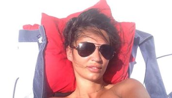 Nicoleta Luciu trebuie sa fie tare mandra. Sora ei, Iuliana, i-a innebunit cu formele ei apetisante pe barbatii aflati la plaja