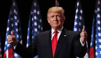 Steaua lui Donald Trump de pe Walk of Fame a fost vandalizată! Momentul a fost surprins de un trecător