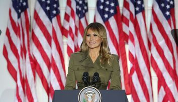 Cardi B, scandal imens cu Melania Trump! A postat pe net poze nud cu Prima Doamnă a SUA