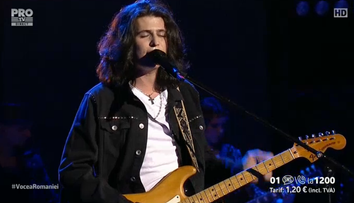 Acorduri de chitara si un mare hit! Alexandru Musat a interpretat 