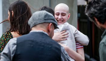 VIDEO Cine e Simona Pătrașc, fata de la Visuri la cheie care râde durerii în față