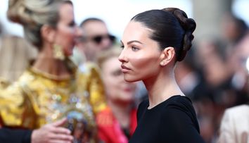 „Cea mai frumoasă fată din lume” a atras toate privirile la Paris. Fanii nu și-au putut lua ochii de la Thylane Blondeau