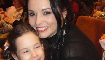 Tinuta cu care Andreea Marin a facut furori la concertul lui Stefan Banica. A avut-o alaturi pe fiica lor, Violeta