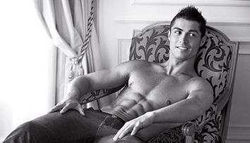 Cristiano Ronaldo s-a despuiat din nou! FOTO