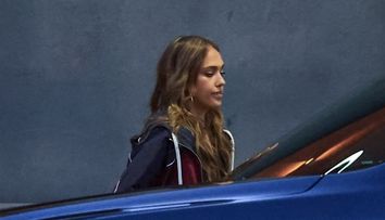 Jessica Alba, în ipostaze tandre cu bărbat misterios în Londra! Cum au surprins-o paparazzii la doar câteva luni de la divorțul care a șocat Hollywoodul