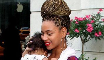 Fetita lui Beyonce seamana din ce in ce mai mult cu Jay-Z: FOTO