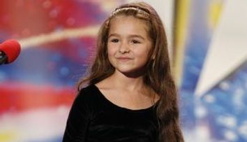 Rebeca Maria Neacsu, micuta cantareata, merge mai departe la “Romanii au talent”