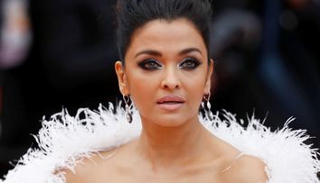 Aishwarya Rai, cea mai extravagantă apariție pe covorul roșu la Cannes