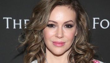 Alyssa Milano a avut Covid-19, deși a testat negativ de trei ori: ”Am crezut că mor”