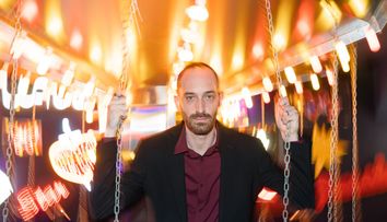 Tudor Istodor, despre rolul pe care îl joacă în serialul GROAPA: „Vali e un prințișor, care își dorește să aibă puterea”