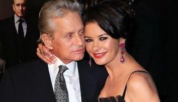 Michael Douglas si Catherine Zeta Jones, prima iesire dupa anuntul ca actorul are cancer!
