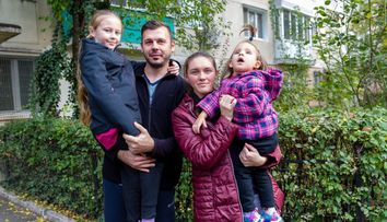 VIDEO Doi părinți tineri, cursă cu obstacole pentru o viață mai bună: Nu mi-a trecut prin cap să-mi abandonez familia
