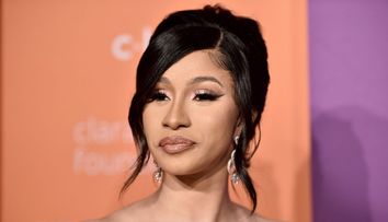 Au acuzat-o că folosește prea mult Photoshop, iar ea le-a răspuns în stilul caracteristic. Cardi B, în bikini pe Instagram