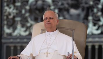 Papa Leon al XIV-lea, directivă clară. Preoții catolici trebuie să rămână săraci și abstinenți. Ce spune despre abuzurile față de minori