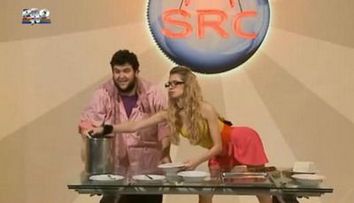 Teleshopping: farfuria din care nu poti manca nimic plus lingura inteligenta cu care slabesti subit :) VIDEO