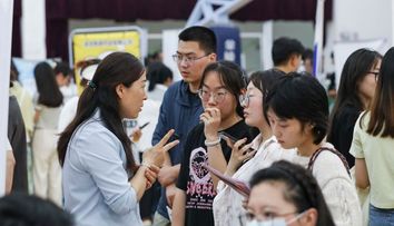 Tinerii din China sunt plătiți de părinții lor să stea acasă. Cum explică specialiștii fenomenul
