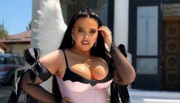 Oana Radu a fost nașă de botez, dar fanii au luat foc când i-au văzut rochia: “Vai, Doamne, mergi la club sau la biserică?”