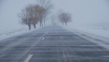Un copil a mers 4 kilometri prin viscol si -9 grade. Cum arata cand a ajuns la scoala. Imaginea e greu de privit!