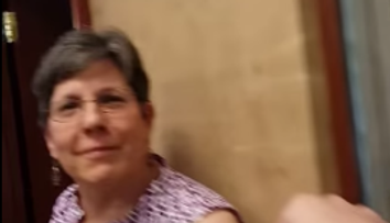 Milioane de oameni au vazut aceste imagini. Ce a facut o tanara timp de un an de zile, fara ca mama ei sa stie