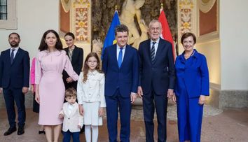 Cât costă pantofii purtați în Austria de Aheea, fiica lui Nicușor Dan. Suma ar fi una uriașă