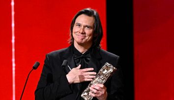 Jim Carrey a confirmat relația cu iubita lui, Minzi, la Premiile Cesar 2026