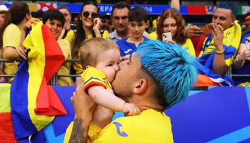 Andrei Rațiu, adulat de milioane de suporteri! Fotografia în care își sărută bebelușul după ce România s-a calificat în optimile Euro 2024 a topit inimile tuturor: „Prezentul și viitorul sau cel mai fericit tătic!”
