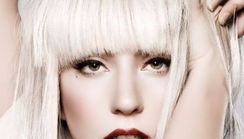 Lady Gaga, in scaunul cu rotile, dupa ce si-a anulat toate concertele din turneul mondial