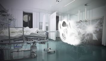 Femeia care „a murit timp de 32 de secunde și a văzut viitorul” are un avertisment înfricoșător pentru omenire