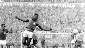 Tricoul purtat de Pele în finala Cupei Mondiale din 1958 s-a vândut cu aproape 5 milioane de dolari