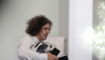 Mihai Pascu, suprins în ipostaze șocante pe motor! Cum a apărut pe stradă, în plină zi, tatăl șoferului care a ucis doi tineri la 2 Mai