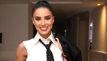 Adelina Pestrițu și-a lăsat tocurile acasă și a mers în vizită pe șantier. Vedeta se mută în casă nouă