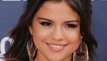 Selena Gomez, din nou la spital! Oare de ce o doare capul si <span style=