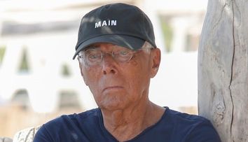 Poze rare cu Giorgio Armani la plajă. Cum a fost surprins celebrul designer de către paparazzi